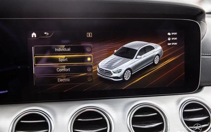 Mercedes-Benz Klasa E cena 249900 przebieg: 9893, rok produkcji 2022 z Władysławowo małe 301